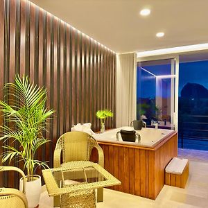 King Suite Spa Bath